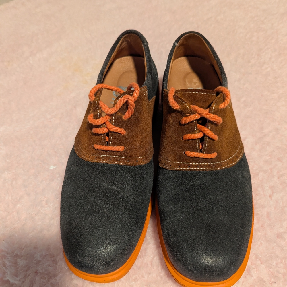 Black and Brown Gravity Defyer Oxford Shoes with Classic Design
